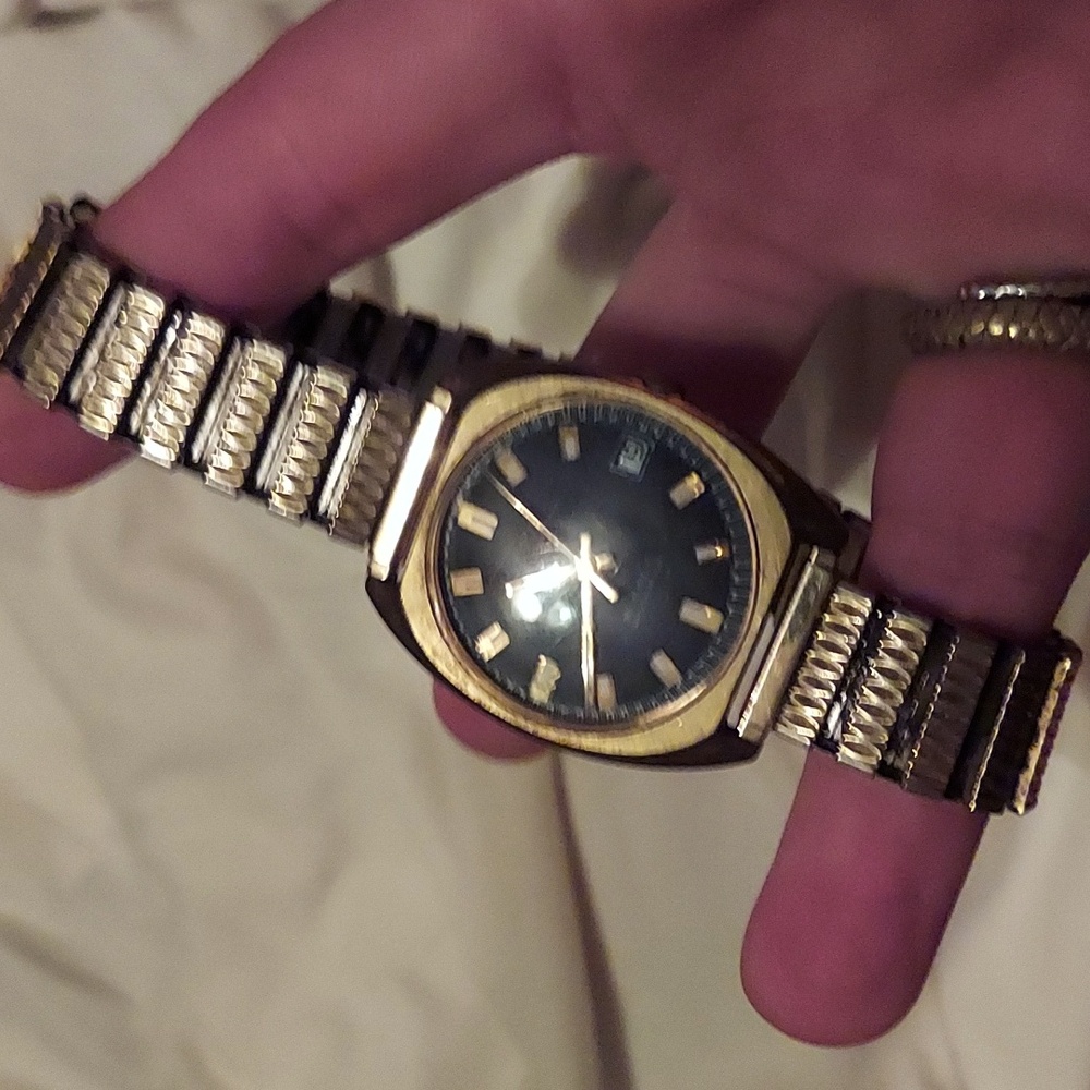 Sick Vintage Gold Tone Strechy Band Watch By Osco - Picture 2 of 3
